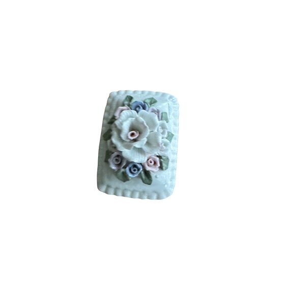 Vintage Handcrafted Porcelain Trinket Box With Floral Lid Design Ivory Rose - Picture 5 of 8